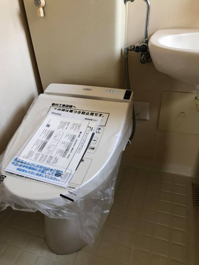 アパートのトイレを防水加工のウォシュレットに交換工事｜宇都宮市アパート(2020.01.06)