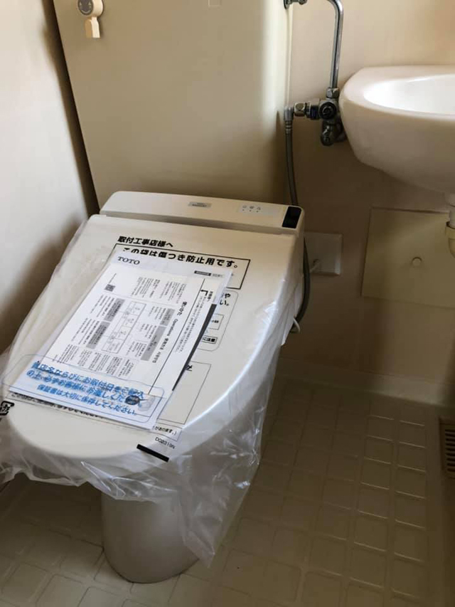 アパートのトイレを防水加工のウォシュレット取り付け工事【宇都宮市】KSハウジングは水道修理･リフォーム専門店